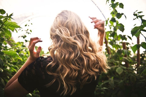 К волосам с любовью: разбираемся в причинах и устраняем последствия выпадения волос